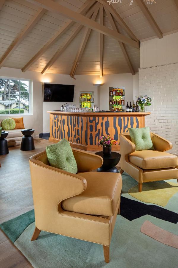 Carmel Beach Hotel *