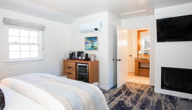 Carmel Beach Hotel *
